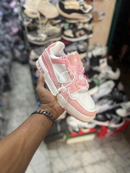 Baskets roses LOUIS VUITTON