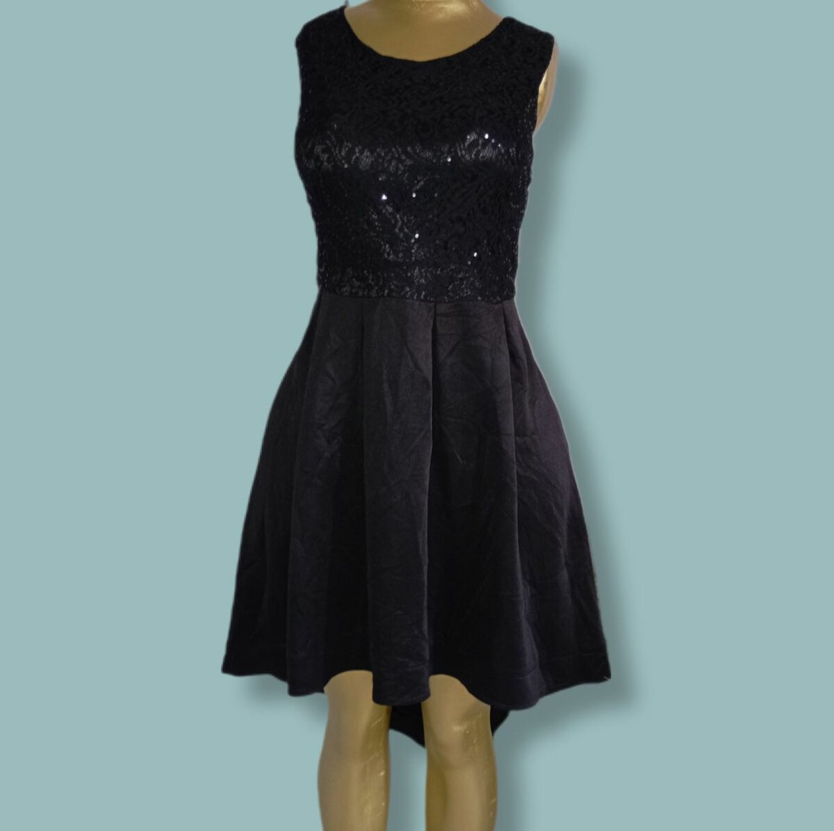 Robe élégante en dentelle brillante