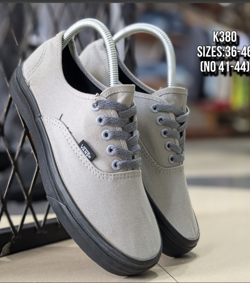 OLD SKOOL & CLASSIC VANS SNEAKERS