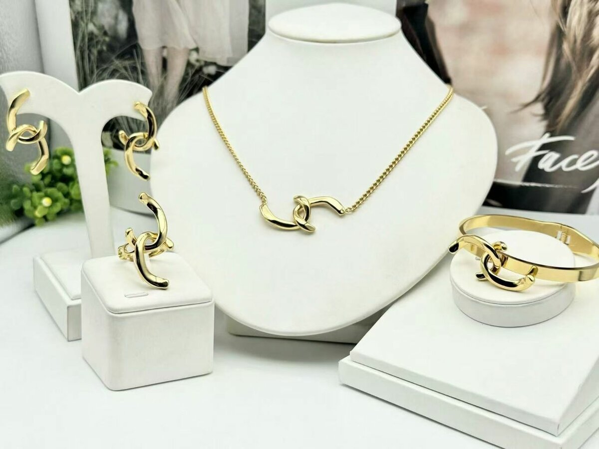 Elegant Gold Jewelry Set