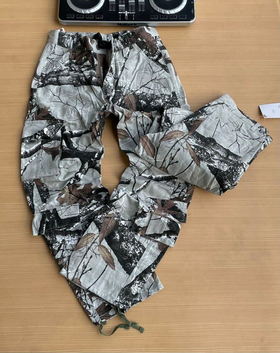 Camouflage baggy jeans