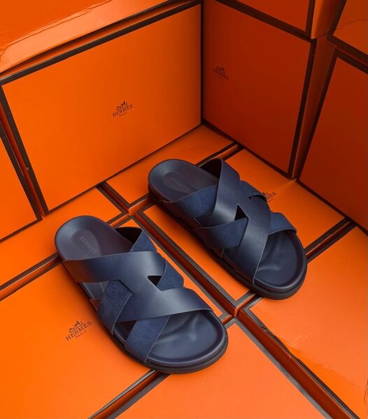 Sandales en cuir bleu élégant