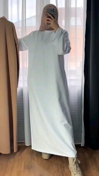 Практичные базовые платье