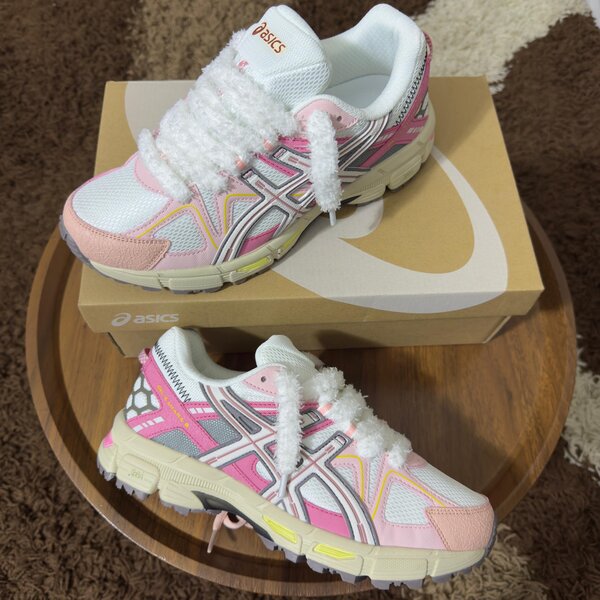 Baskets ASICS roses femme