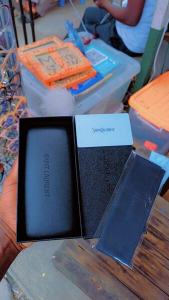 Étui à lunettes élégant