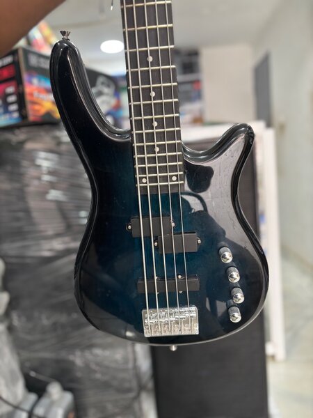 Guitare Bass  5 cord