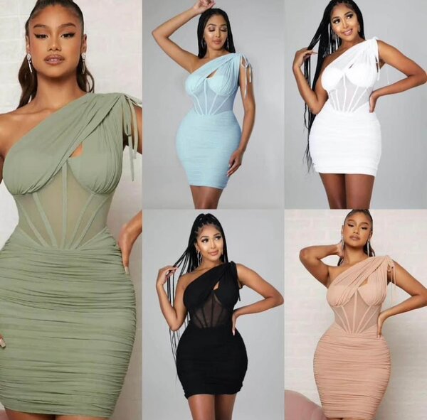 Robe moulante asymétrique