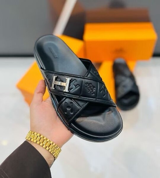 Sandales en cuir noir élégant