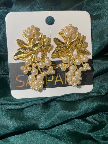 Pearl leaf earrings