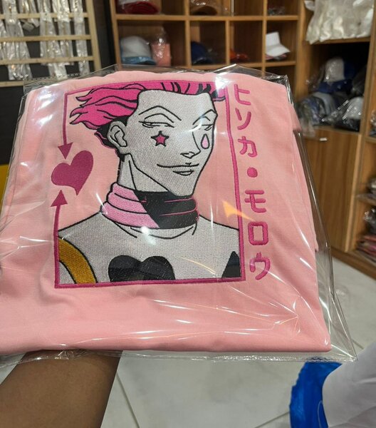 t-shirt rose animé hisoka
