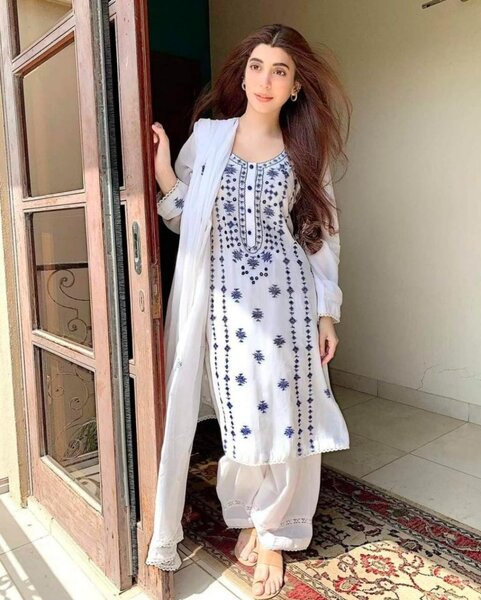 Beautiful embroidery pure lawn 3 pc,dc free