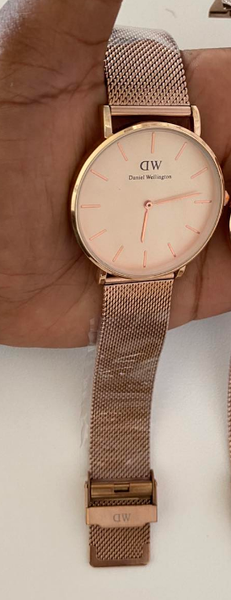 You can never ❌ go wrong with Stainless Steel Wrist Wears. 🙌🏾😍 These are unisex and perfect for everyday wear 