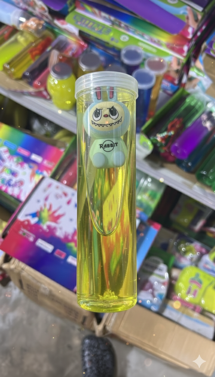 Slime coloré avec figurine