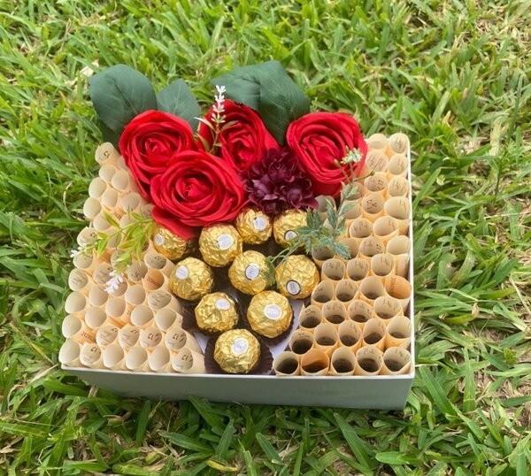 Bouquet unique de billets et chocolats