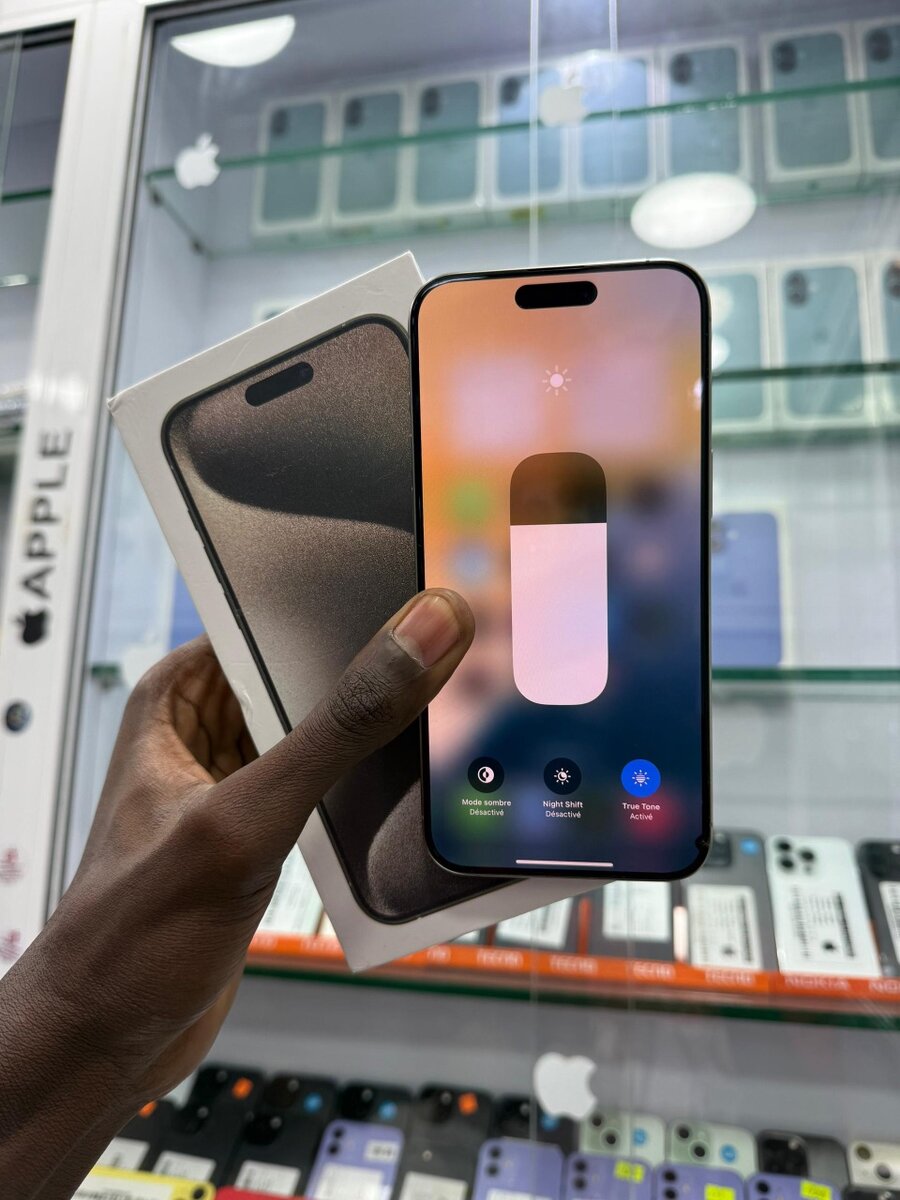 Disponible 15 Pro max 256go