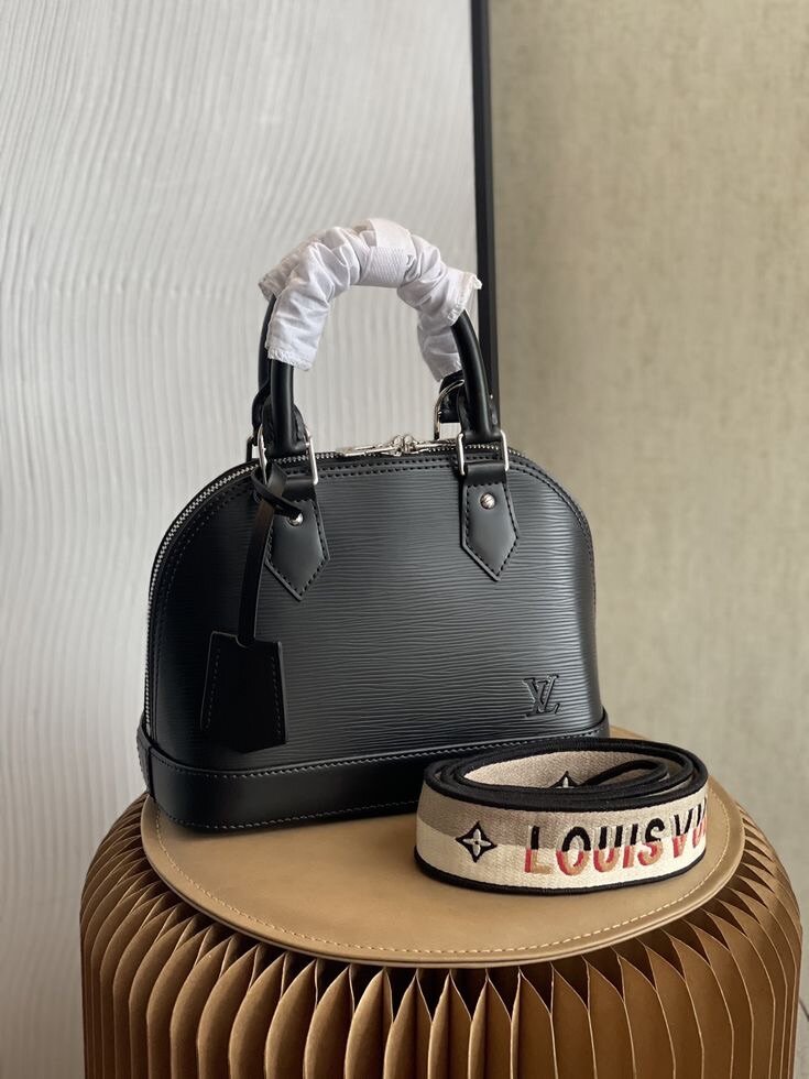 Sac Dior, et Louis Vuitton