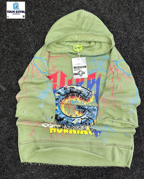 Sweat à capuche vert imprimé