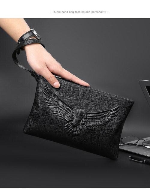 Pochette en cuir gravée