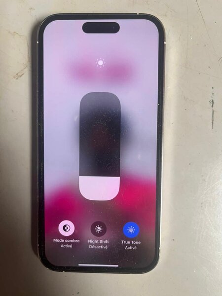 iPhone avec Écran Fissuré