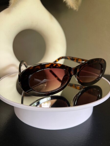 Round animal print sunglasses