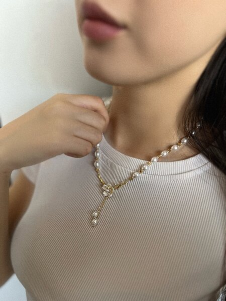 Золотое ожерелье с цветком