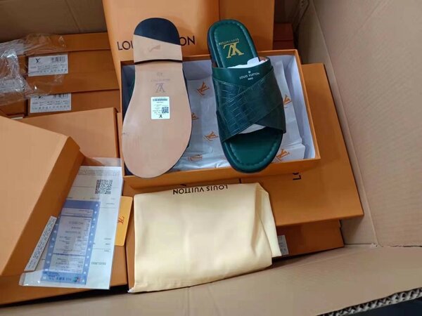 Louis Vuitton slippers