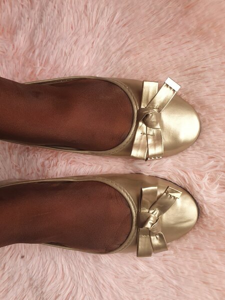 Ballerines dorées élégantes