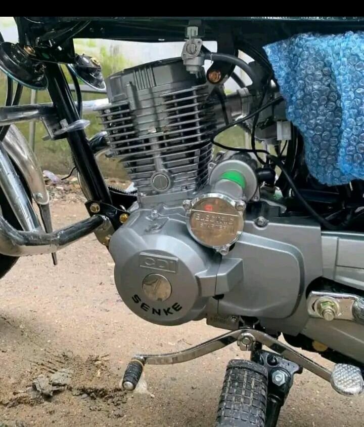 Moto SENKE noire neuve