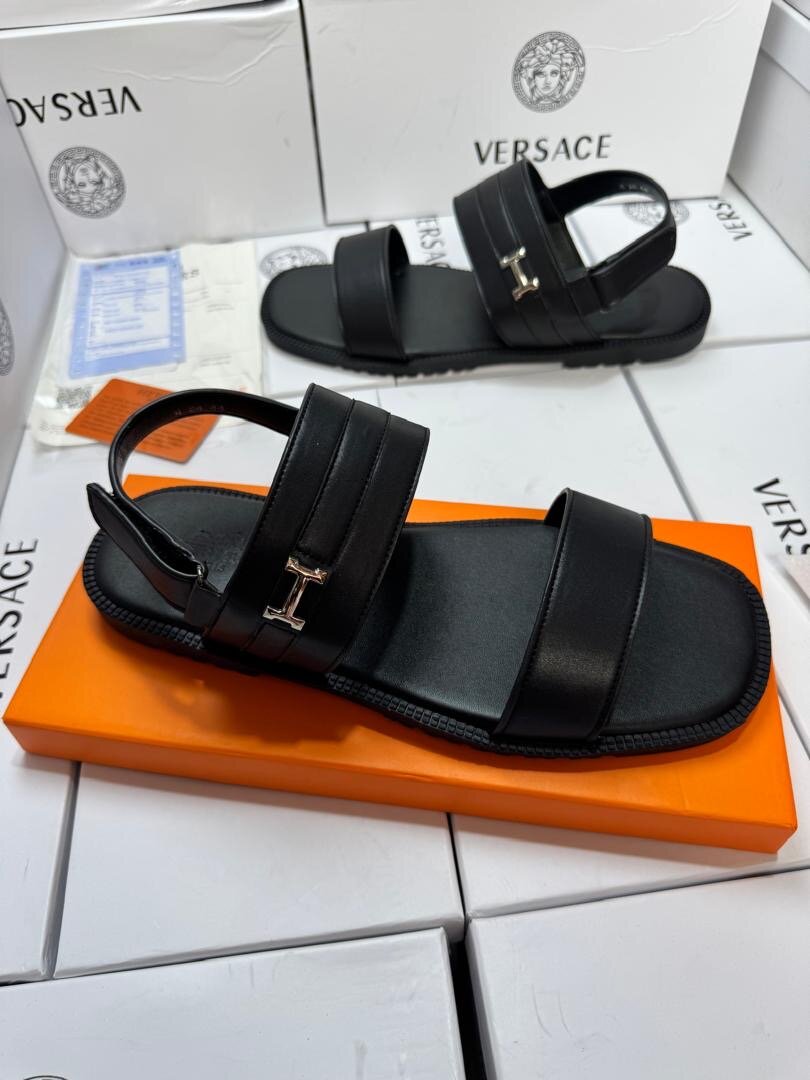 Sandales en cuir noir élégantes