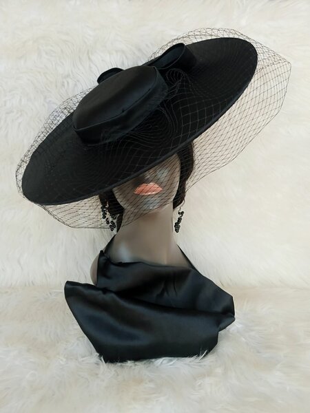 Fascinator hat