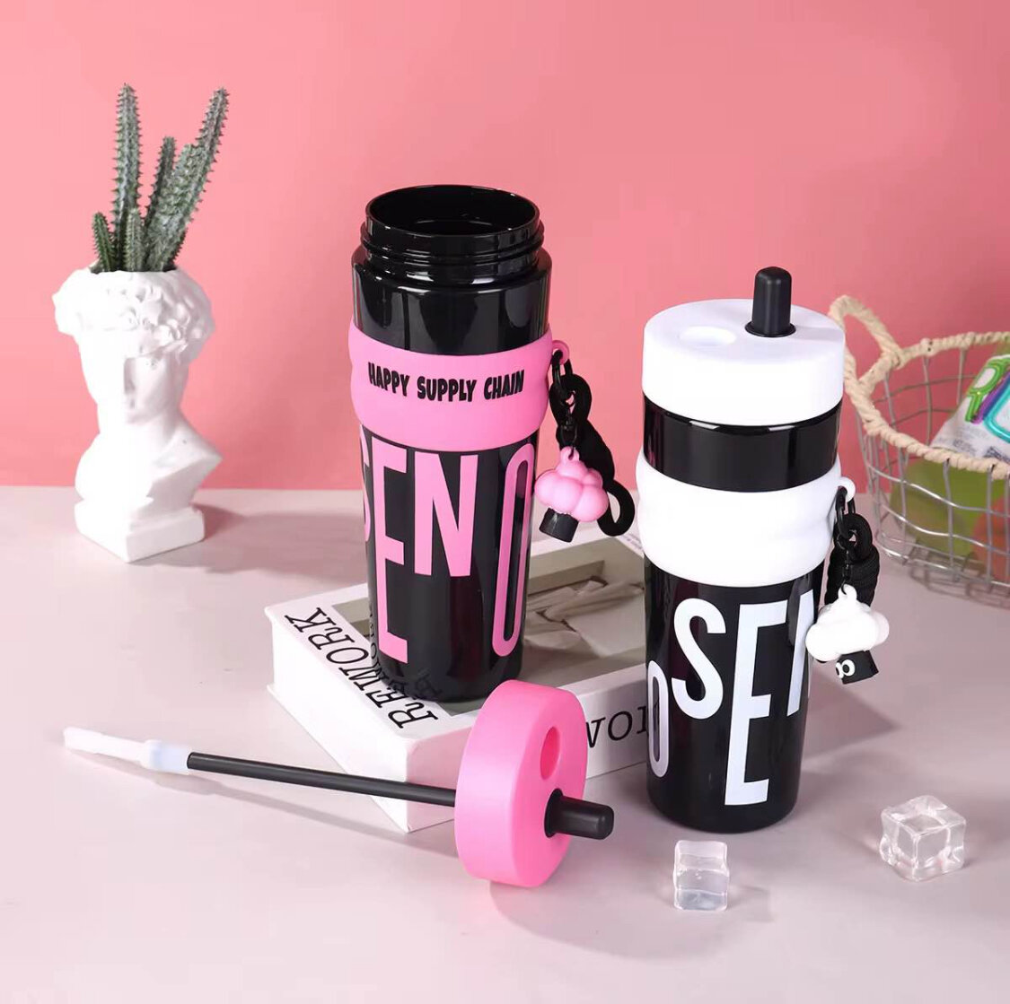 Gourde personnalisée avec paille et anneau