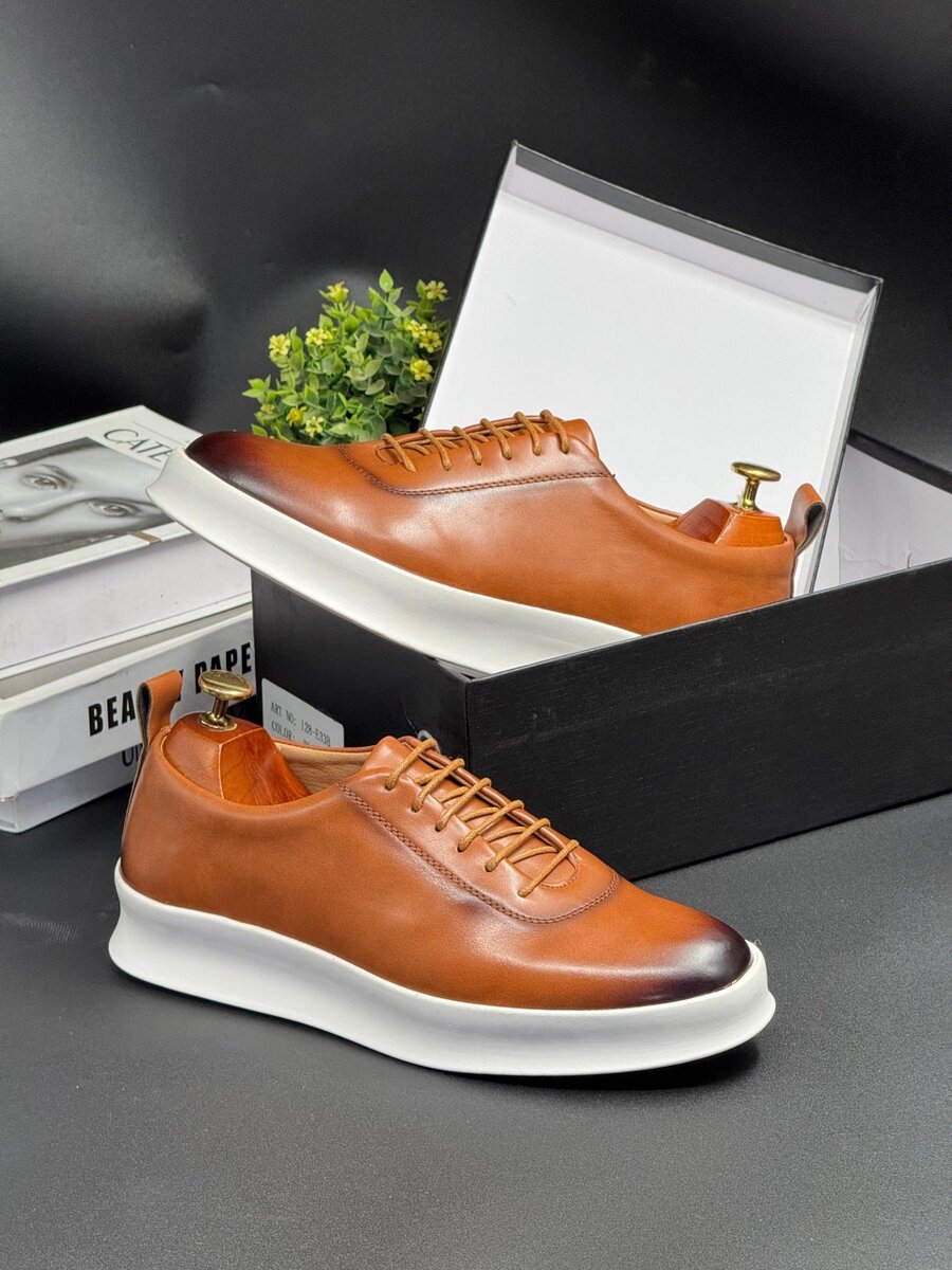 TIMBERLAND BROWN AND WHITE