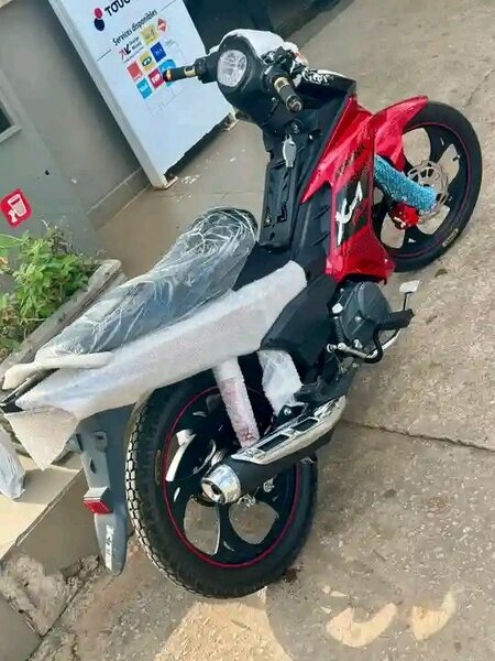 Moto sportive puissante