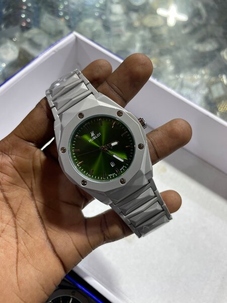 Montre en acier inoxydable élégante