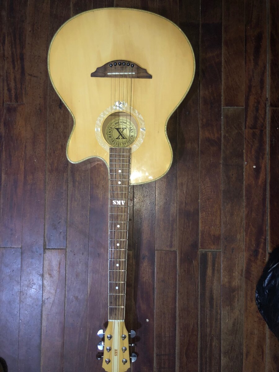 Guitare acoustique élégante