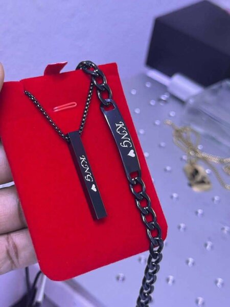 Collier en acier inoxydable pour homme avec inscription 'King'