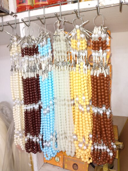 Chapelet de perles colorées