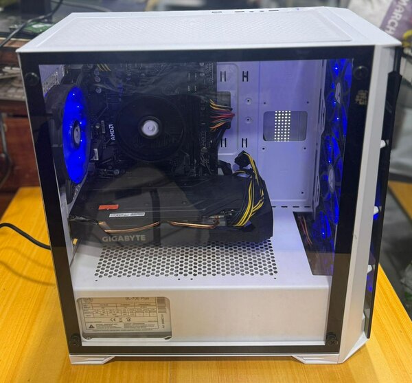 PC Gaming avec LED Bleu