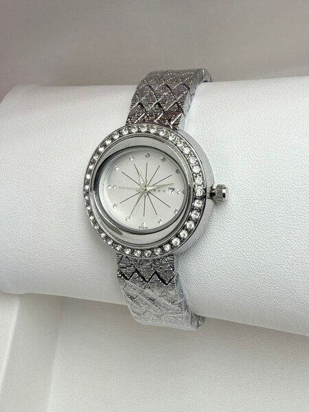 Montre Femme Élégante Argentée