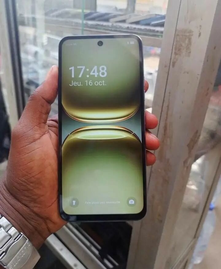 Smartphone TECNO moderne