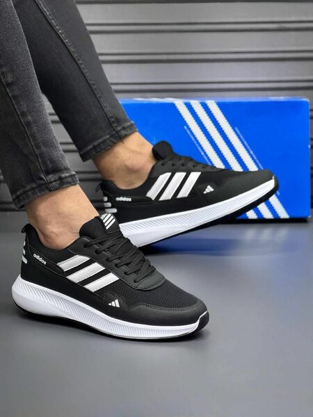 Baskets de sport Adidas noires