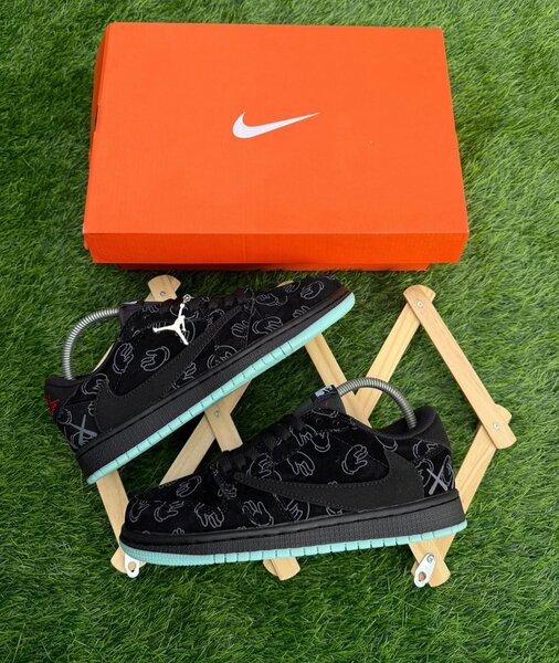AIR JORDAN 1 X TRAVIS SCOTT