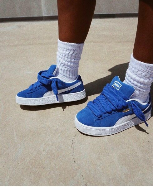 Baskets en daim bleu
