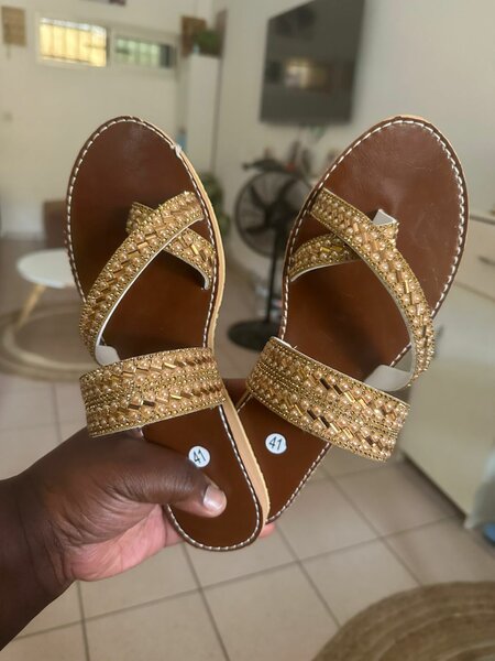 Sandales élégantes perlées