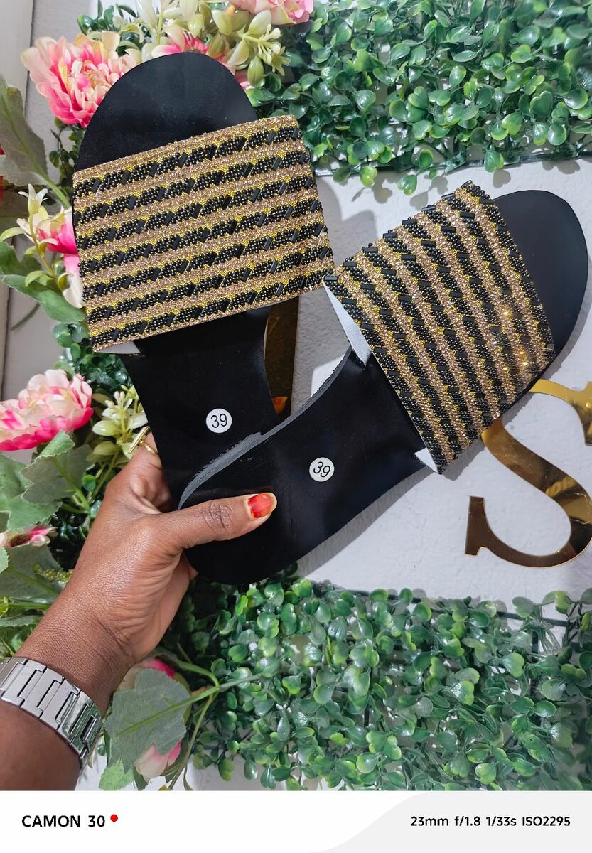 Chaussures artisanales perlées