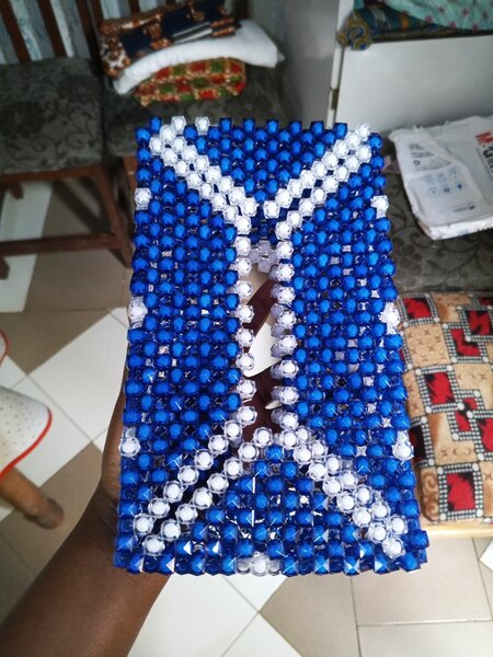 Pochette en perles bleues
