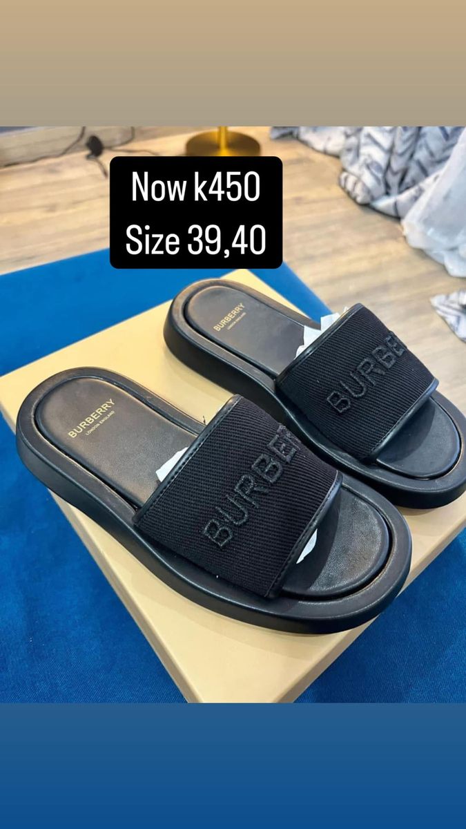 black burberry flip flops