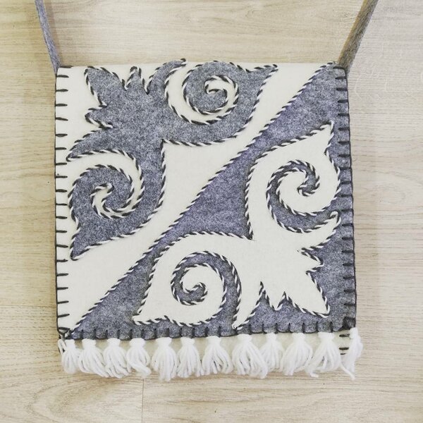 Сумка из фетра с национальным орнаментом