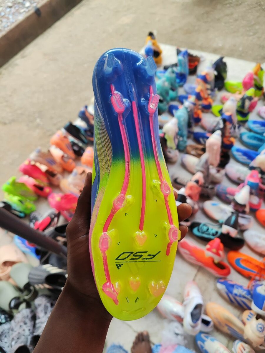 Chaussures de Foot Multicolores