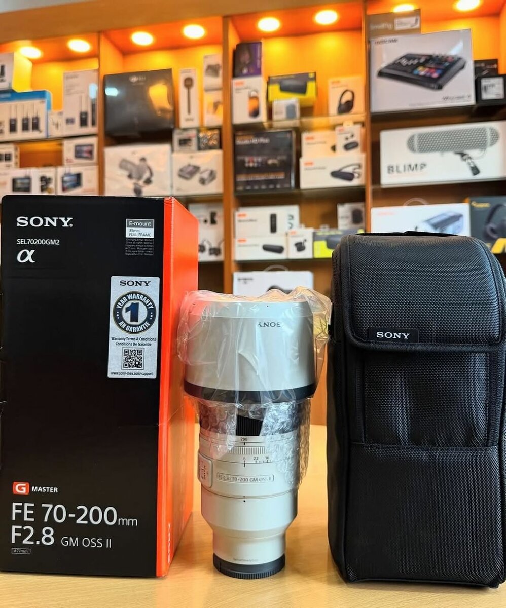 Sony A7R V Mirrorless Camera With 70 -200mm